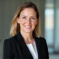 Professionellt porträtt av Sofia Berg, HR-Konsult med inriktning på arbetsrätt vid Hedmark HR.